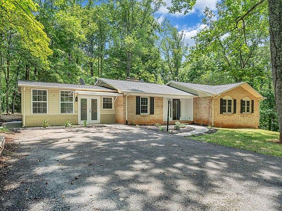 3rd image of 181 Oakdale Dr