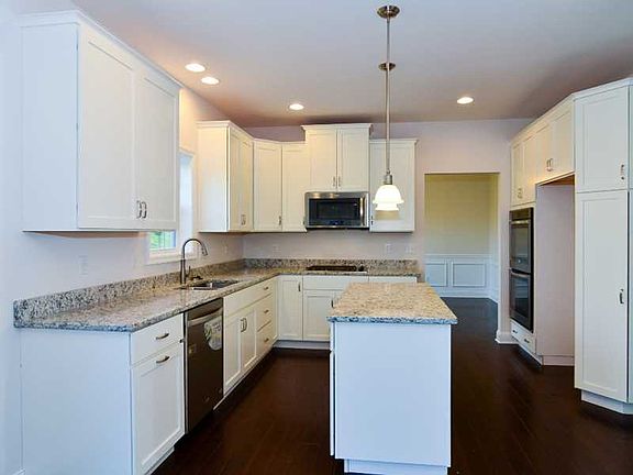 3rd image of 121 English Farms Dr