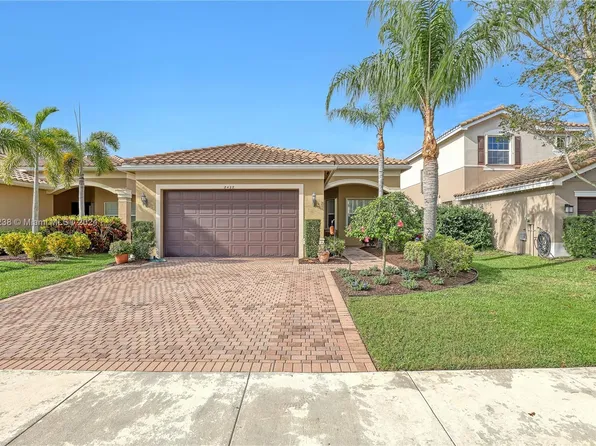 8428 Calabria Lakes Dr, Boynton Beach, FL 33473