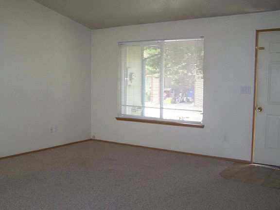 2nd image of 71 E Pine Park Ln