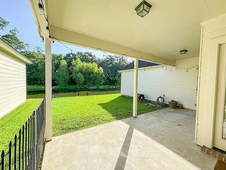 8333 Valencia Ct — Photo 14