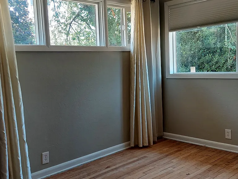 231 NE 10th Ave — Photo 16