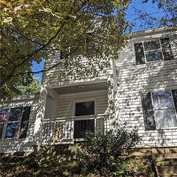 1025 Atlantic Dr NW — Photo 2