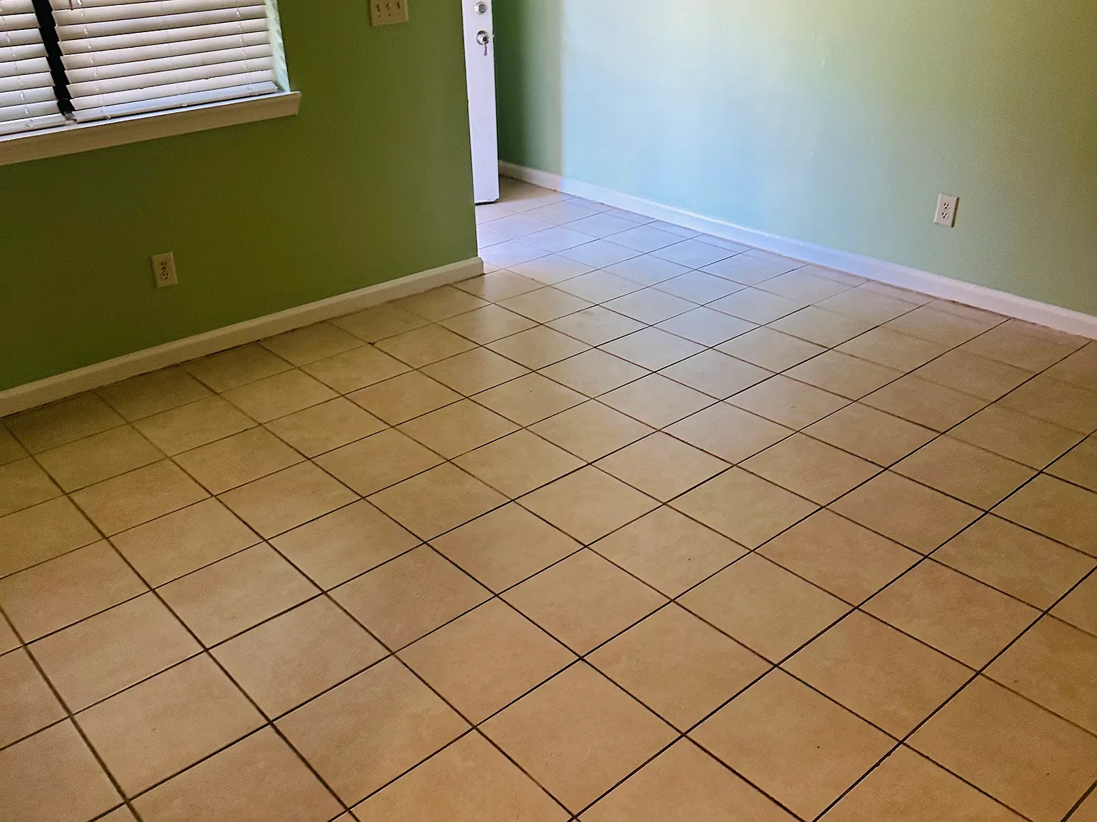 2 bed, 1.5 bath, 1288 sqft, $1,750 — Photo 2