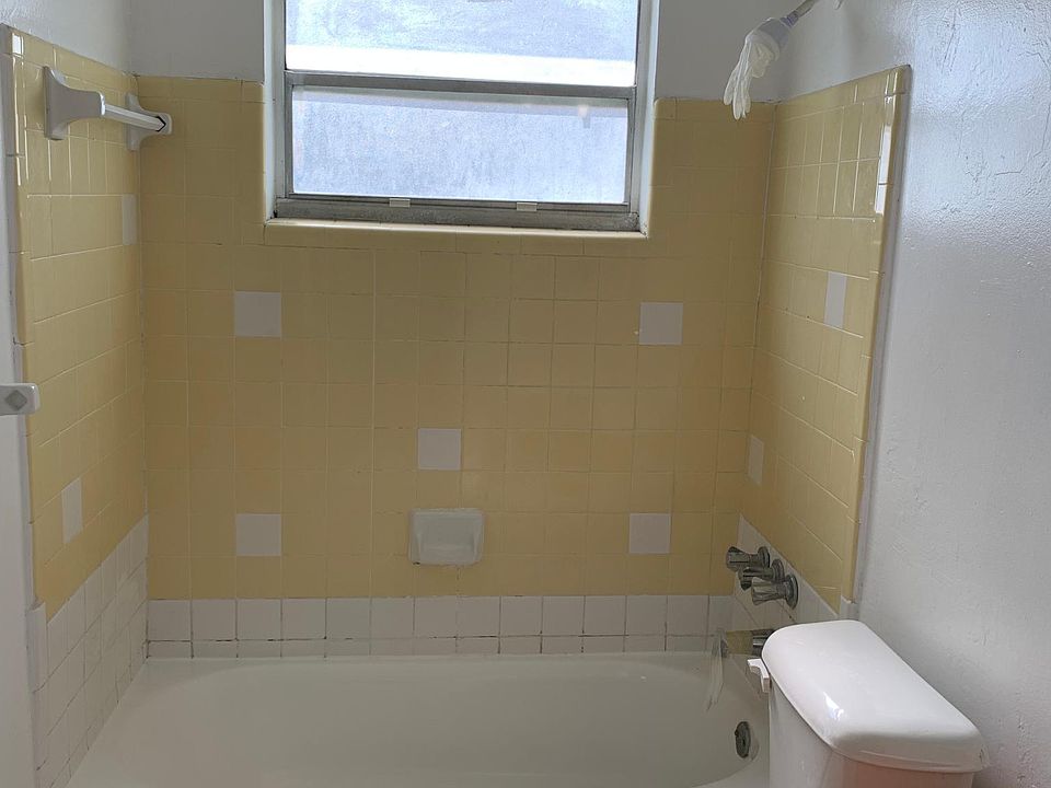 2nd image of 200 Perviz Ave