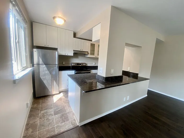 700 E Mercer — Photo 10