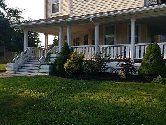 This is a quiet 7 unit house with good neighbors and tenants who all look out for eachother. we are available 9-5 weekdays,,,,and 24/7 for emergencies.