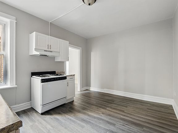 5th image of 456 Baldwin Ave APT 8
