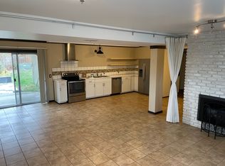 23316 12th Ave S #B, Seattle, WA 98198