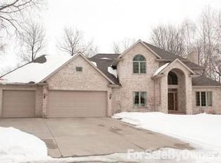 166 Burgundy Ct, Green Bay, WI 54302