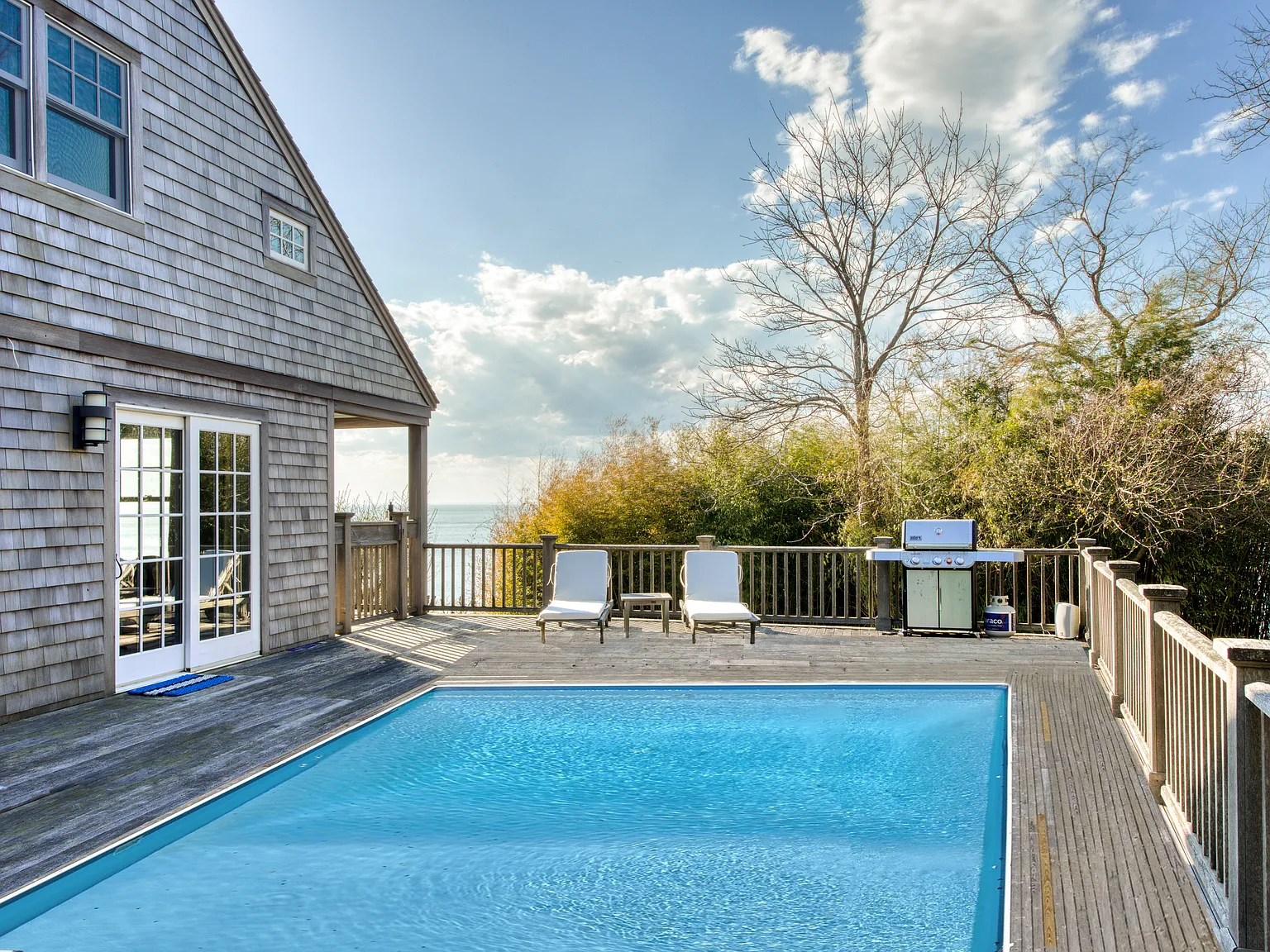 Stunning Waterfront overlooking Long Island Sound. — Photo 3