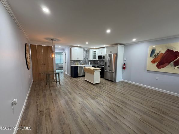 533 E Dartmoor Ct