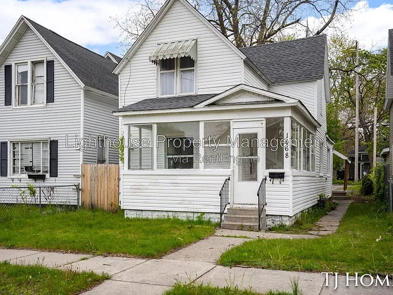 1468 Jiroch St — Photo 2