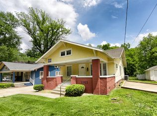 823 4th St, Charleston, IL 61920