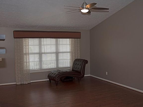 3rd image of 136 Ashfield Ct