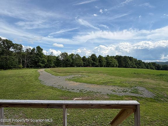 4th image of 1477 Chipmunk Rd