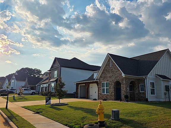 2nd image of 515 Avondale Ln
