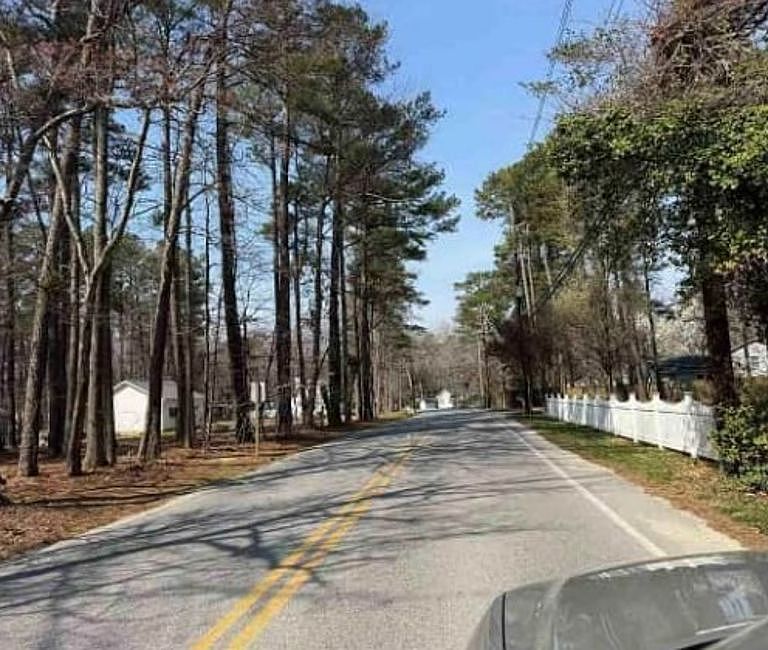 Exterior Neighborhood (street photo)