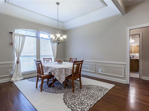 4th image of 832 Crane Dr