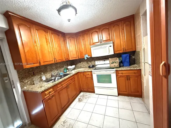 199 SW 12th Ave APT 301C, Miami, FL 33130
