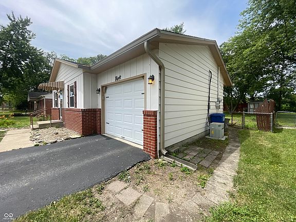 3rd image of 1013 Drake Dr