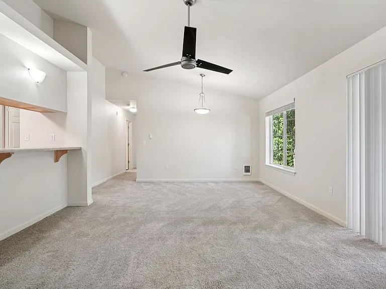 Oak Tree Apartments — Photo 51
