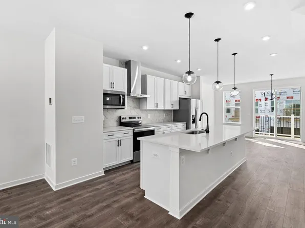 17990 Alicia Ave, Dumfries, VA 22026