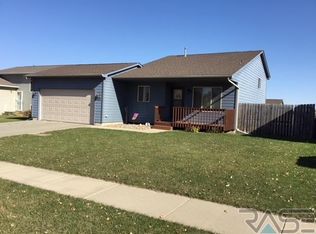 520 S Wheatland Ave, Sioux Falls, SD 57106