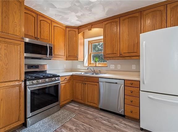 3rd image of 5415 Locust Ave