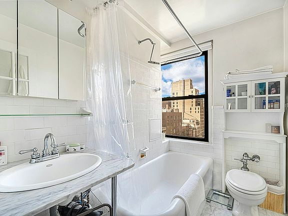 4th image of 205 E 78th St APT 11D