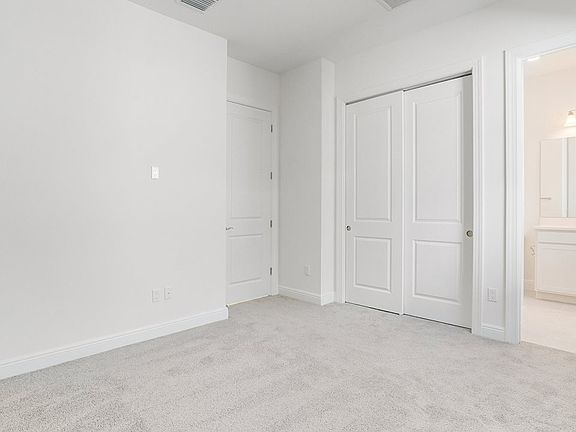 5th image of 5588 Sanibel Ln