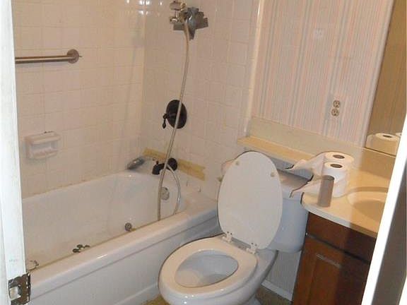 5th image of 450 Wildbriar Dr