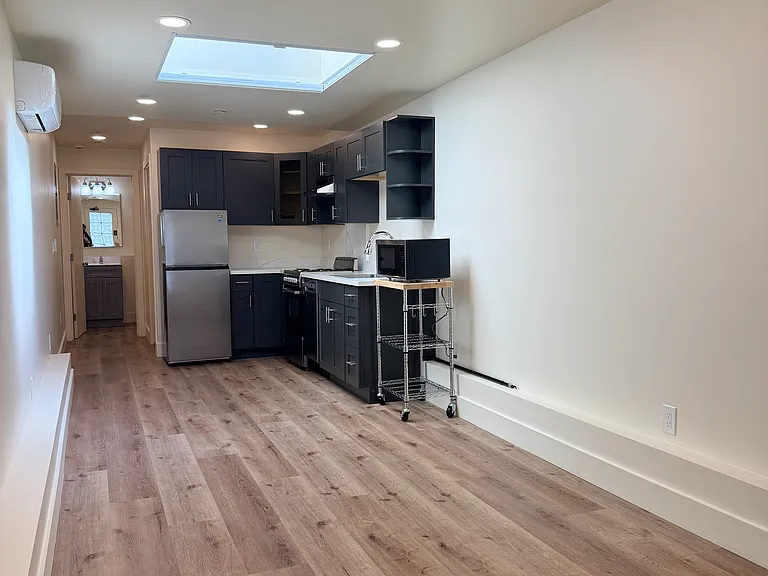 1321 Pine St — Photo 10