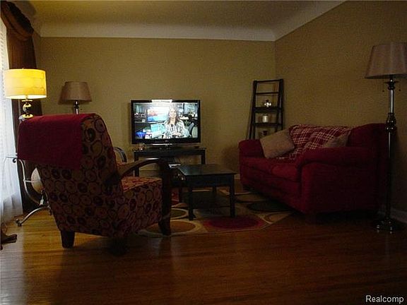 5th image of 29424 Rosslyn Ave