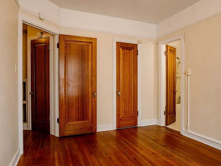 Dearborn Apartments — Photo 6