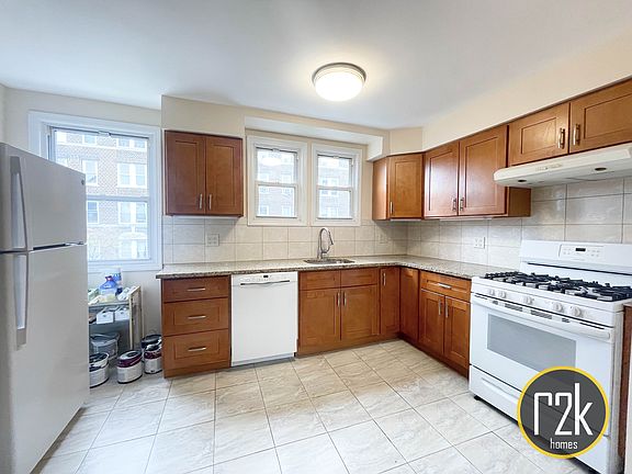 5th image of 33-33 Murray Ln #2F