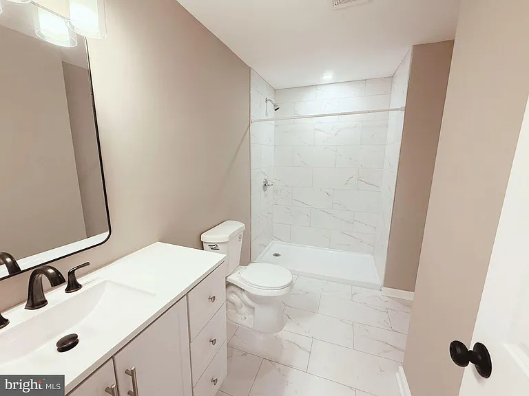 715 N Patterson Park Ave — Photo 14