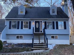 19 Edgewood Dr, Rhinebeck, NY 12572