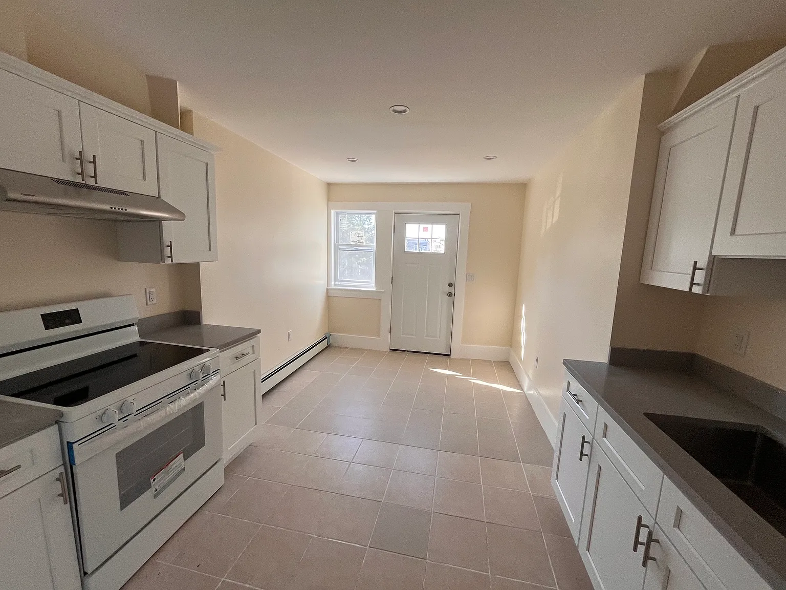 2 bed, 900 sqft, $2,600 — Photo 2