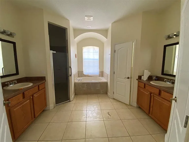 1004 Pine Tree Dr — Photo 11