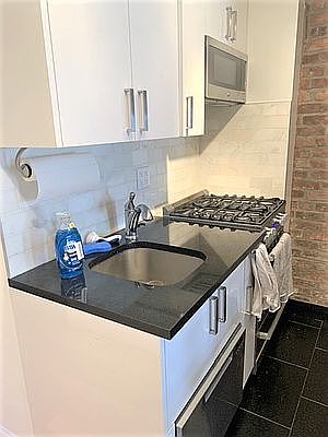 4th image of 623 E 11th St #4E