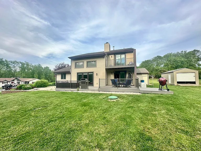 408 Brookwood Ct — Photo 4