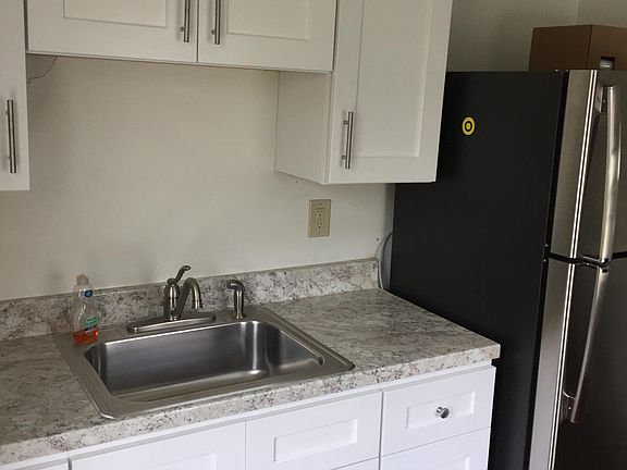 4th image of 2625 Melrose Ave #2