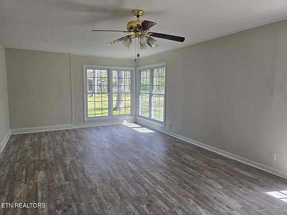 4th image of 124 Lakeshire Dr