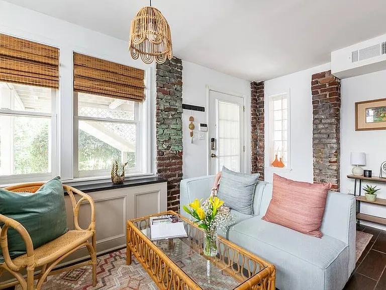 1112 Austin Ave NE #B — Photo 3