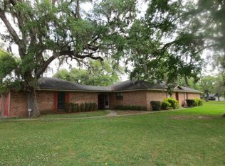 1 Red Bird Ct, West Columbia, TX 77486