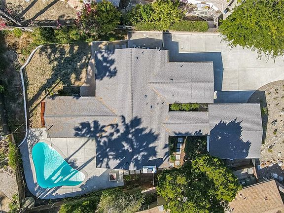 5th image of 4941 Rigoletto St