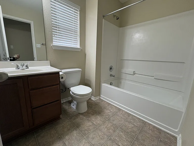 400 Gina Dr — Photo 10