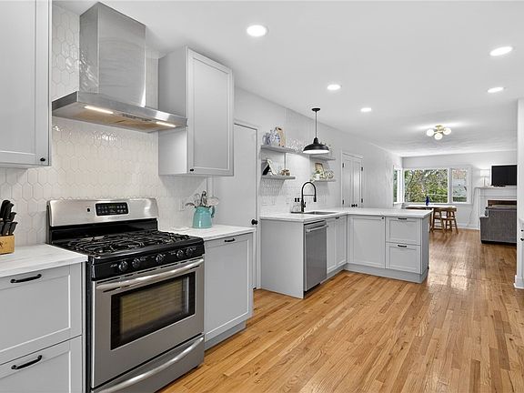 4th image of 104 Valley Rd