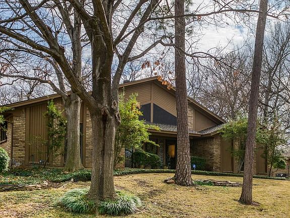 2nd image of 4715 Hidden Oaks Ln